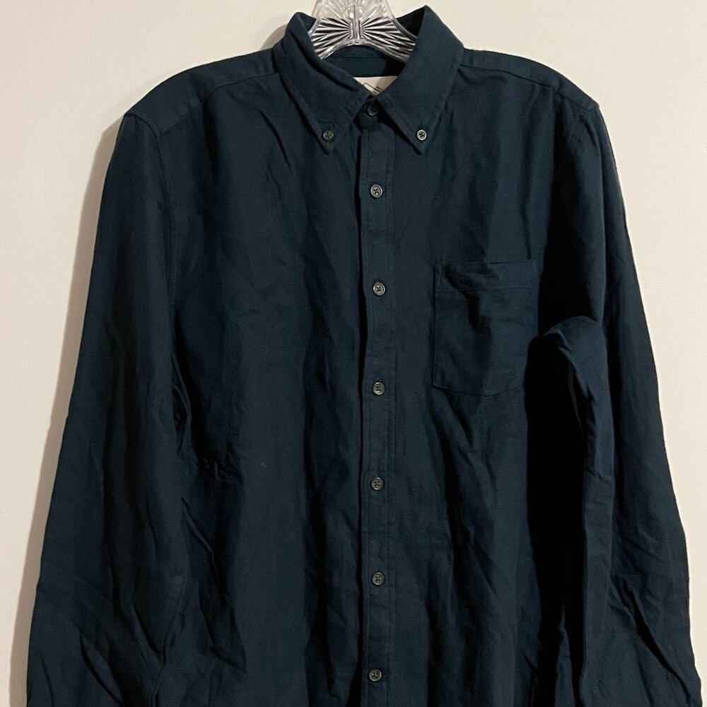 St. John’s Bay Classic Fit Solid Green Long Sleeve Flannel – size S